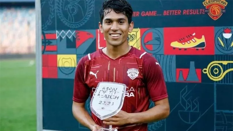 بديل أحمد فتوح.. سيراميكا كليوباترا يكشف حقيقة توقيع محمد شكري للزمالك