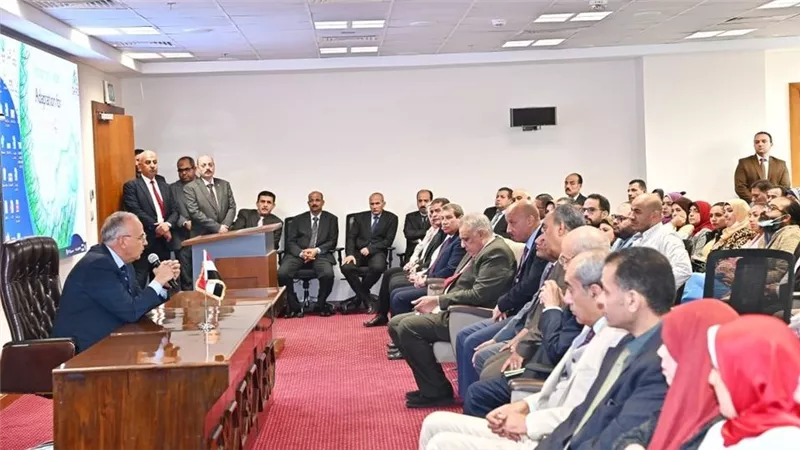  الدكتور سويلم يتابع إجراءات الترتيب لعقد 
