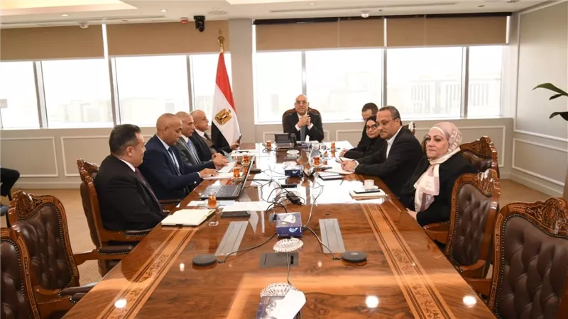 وزير الإسكان يتابع معدلات تنمية أراضى الساحل الشمالي الغربي