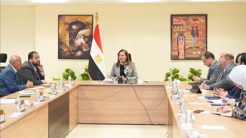 وزيرة التخطيط ورئيس مجلس إدارة الصندوق السيادي تبحث مع ممثلي القطاع الخاص تكرار نموذج مدارس أرض القرية الكونية