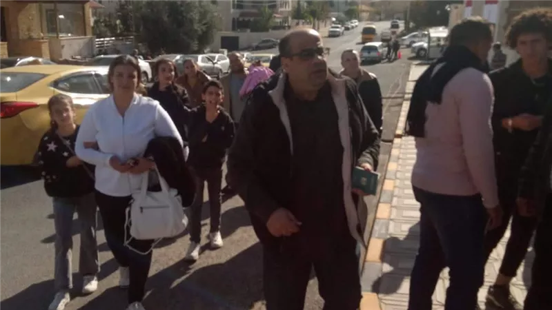 توافد أبناء الجالية المصرية على سفارتنا بالأردن للتصويت فى انتخابات الرئاسة