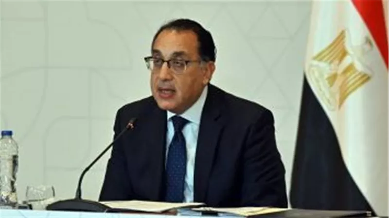 مدبولي يستقبل رئيس وزراء ماليزيا بمطار القاهرة الدولي