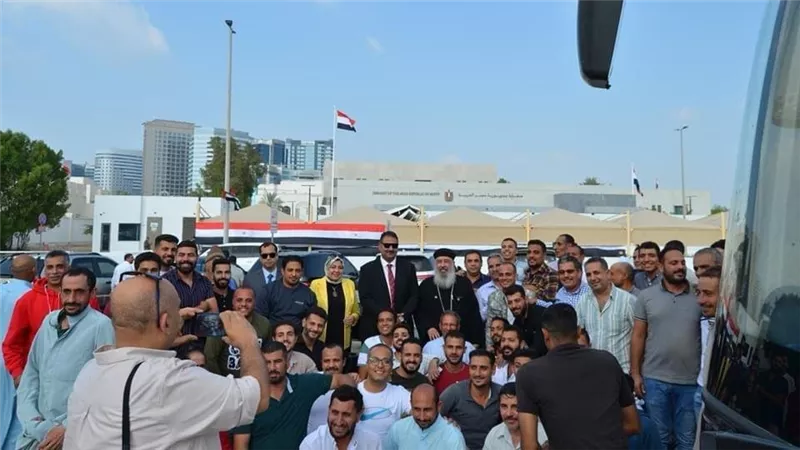 سفارة مصر بأبو ظبى تشهد إقبالا كثيفا فى ثانى أيام انتخابات الرئاسة