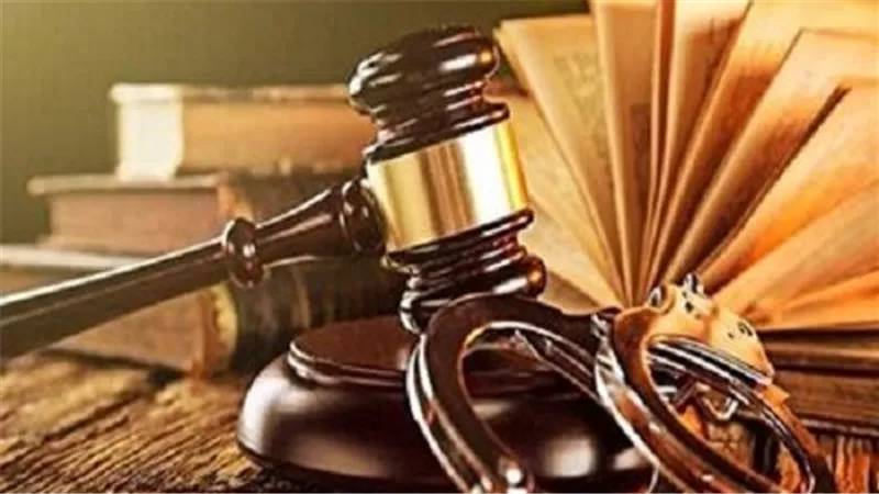 مشادة كلامية تُنهي حياة عامل في مقهى بالبحر الأحمر