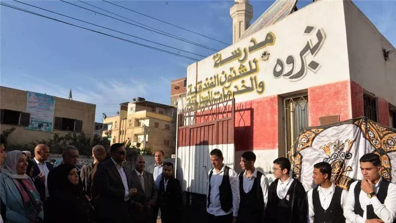 محافظ الدقهلية يتفقد مقار اللجان الانتخابية داخل المدارس