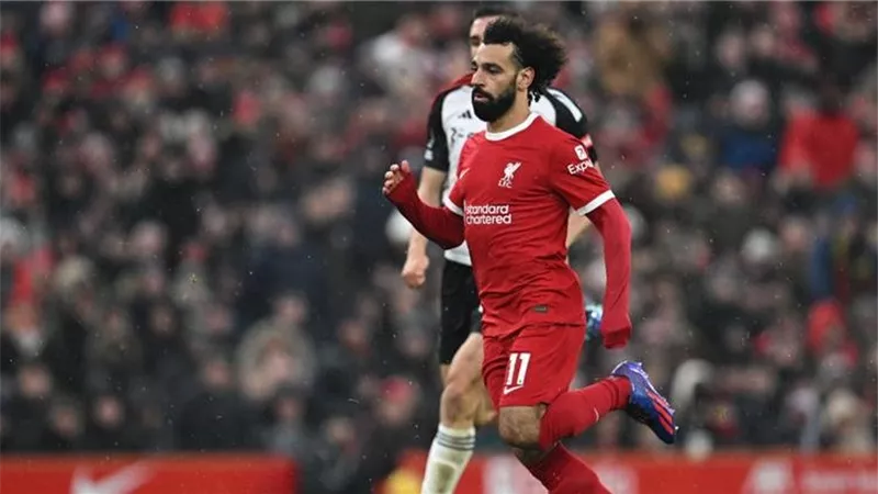 يستعيد الوصافة.. صلاح يصنع في فوز ليفربول على فولهام 4-3
