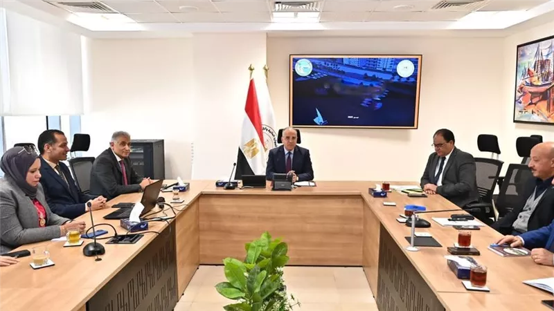 الدكتور سويلم يتابع أعمال حماية جوانب نهر النيل وتطوير الواجهات النيلية وتكريك المجرى المائى وإزالة التعديات على جسور النهر 