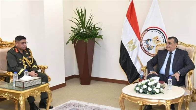 لقاءات متعددة داخل جناح وزارة الإنتاج الحربي بمعرض 