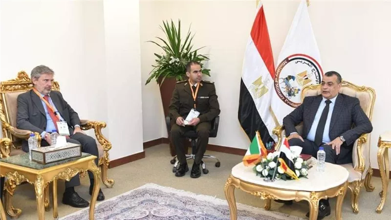 وزير الدولة للإنتاج الحربي يبحث مع رئيس إدارة القوات الجوية اللوجستية الإيطالي موضوعات التعاون