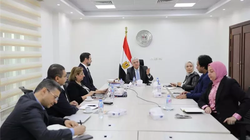 وزير التعليم العالي يناقش خطة العمل المستقبلية لبنك المعرفة المصري