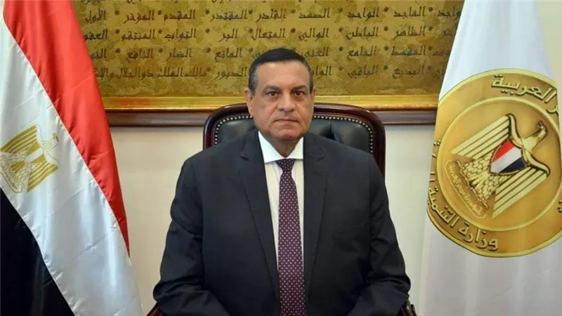 وزير التنمية المحلية يتلقى تقريراً حول جهود برنامج التنمية المحلية بصعيد مصر 