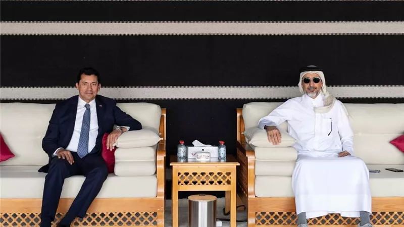 وزير الشباب والرياضة يلتقي نظيره القطري خلال زيارته للدوحة