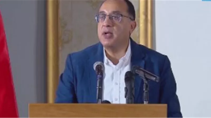 رئيس الوزراء يتابع سير العمل بمشروع حدائق الفسطاط