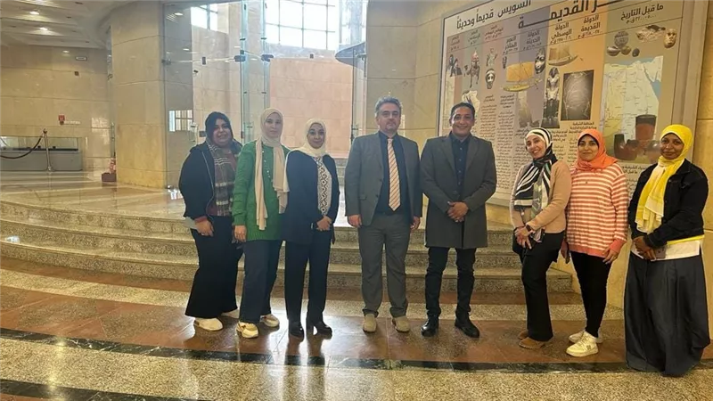 الملحق الثقافي الإيطالي بالقاهرة في زيارة لمتحف السويس القومي 