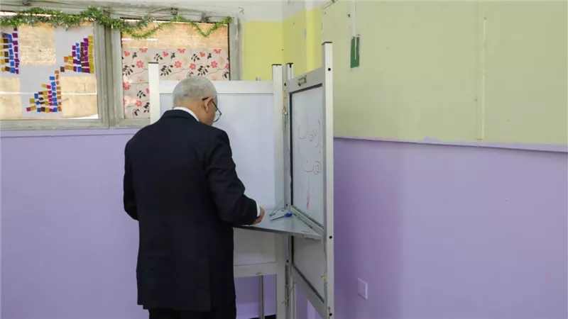 وزير التعليم يدلى بصوته فى لجنة فاطمة عنان بالقاهرة الجديدة