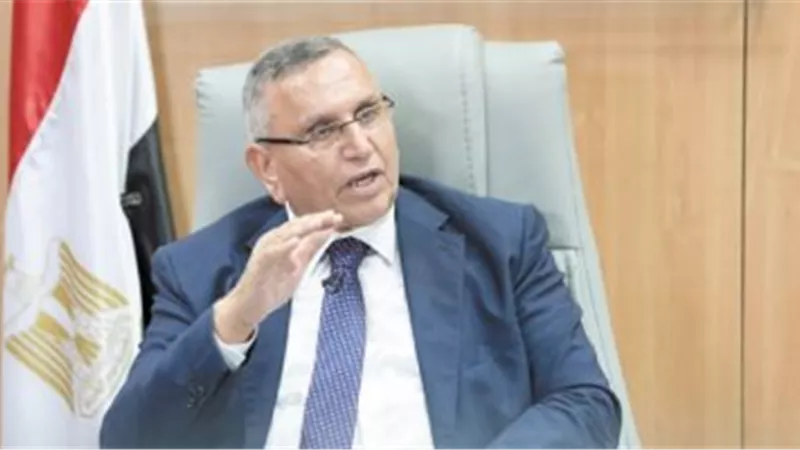 وصول المرشح عبد السند يمامة لمدرسة بدر بالدقى للإدلاء بصوته بانتخابات الرئاسة