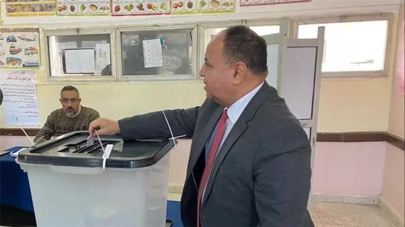 وزير المالية.. عقب الإدلاء بصوته فى الانتخابات الرئاسية: المصريون يكتبون تاريخًا فى الممارسة الديموقراطية 