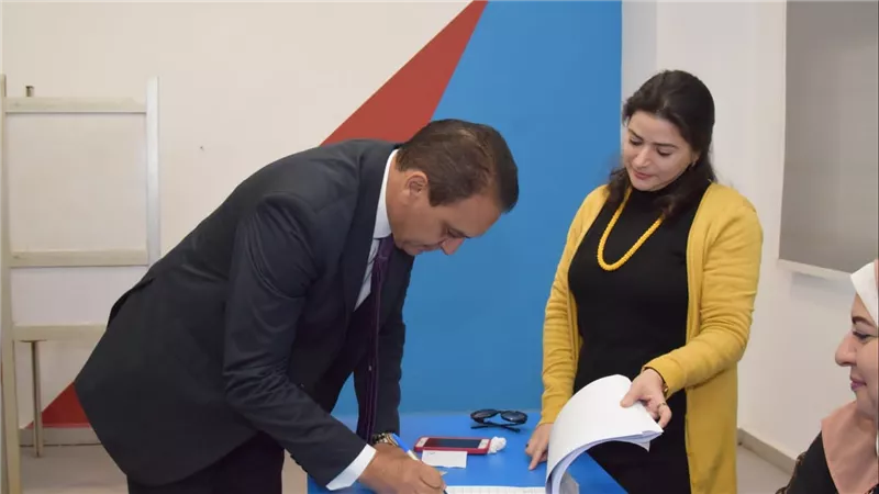 وزير شئون المجالس النيابية يدلي بصوته في الانتخابات الرئاسية 