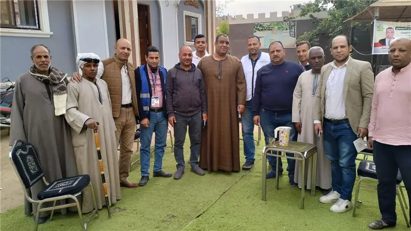 الدكتور حسن كمال يستقبل المواطنين للتصويت في لجان المعهد الديني بشطورة: بلدنا تستحق