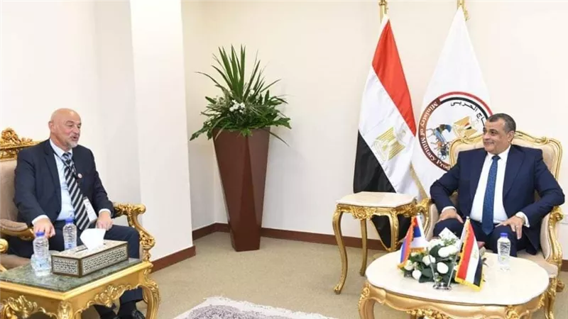وزير الإنتاج الحربي يلتقي نائب وزير الدفاع للموارد والمشتروات بدولة صربيا
