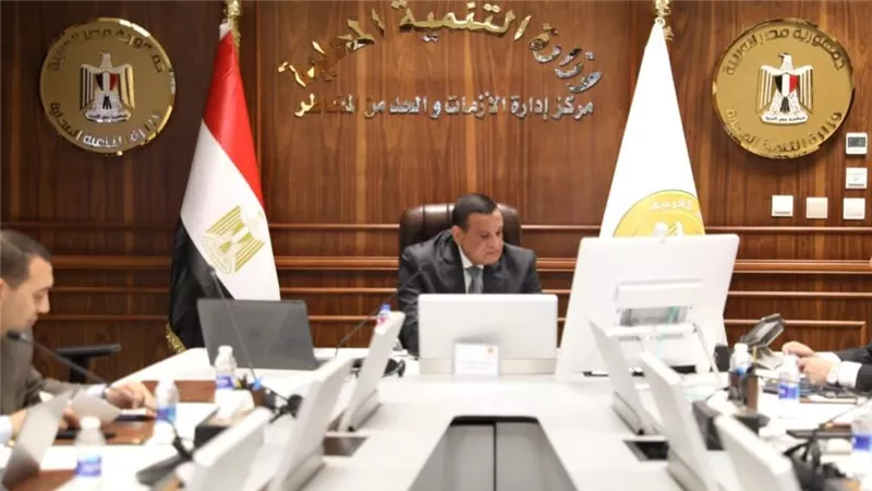 وزير التنمية المحلية يتابع فعاليات اليوم الثاني لسير العملية الانتخابية في الانتخابات الرئاسية بالمحافظات