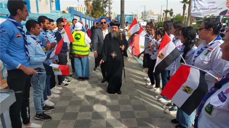 أبناء السويس يتوافدون على اللجان الإنتخابية.. وأسقف المحافظة يدلي بصوتة