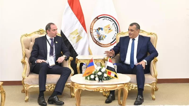 وزير الإنتاج الحربي يلتقي وزير صناعة التكنولوجيا الفائقة بدولة أرمينيا