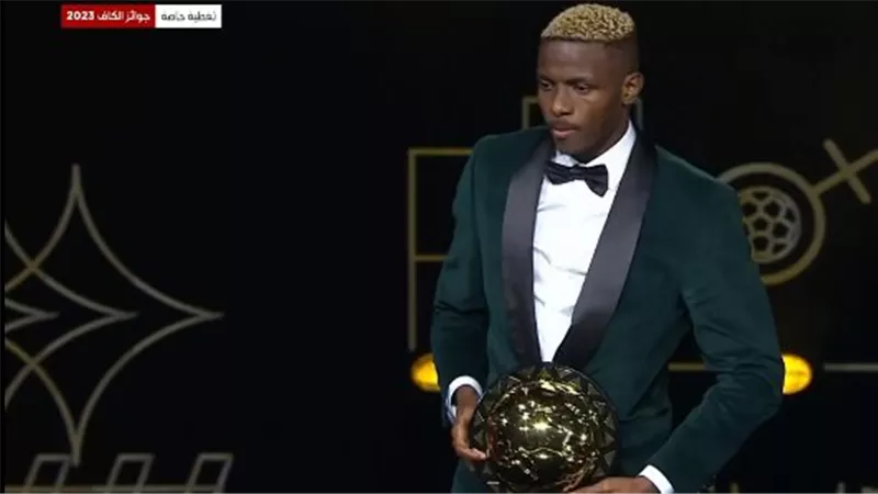 على حساب صلاح.. فيكتور أوسيمين يحصد جائزة أفضل لاعب إفريقي