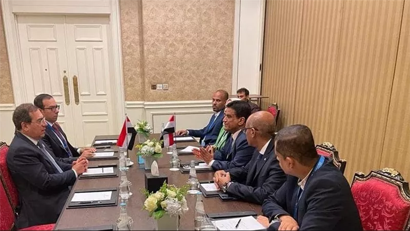 مباحثات مع وزير الطاقة اليمنى والأمين العام لمنظمة الدول المصدرة للغاز خلال مؤتمر الطاقة العربى