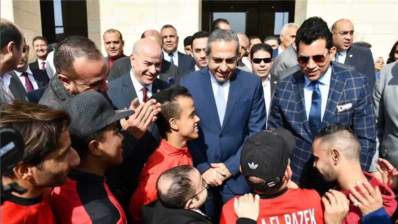 وزير الشباب والرياضة  يلتقي ببعض الشباب المشاركين في التوعية بالعملية الانتخابية