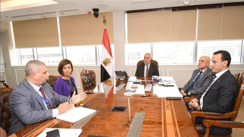 وزير الإسكان يستعرض التصميمات الداخلية للفندق المُنفذ بمشروع تطوير 