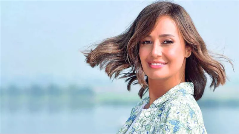 يا ترى لبسي هيبقي عامل إزاي؟.. صورة جديدة ومثيرة لـ حلا شيحة 