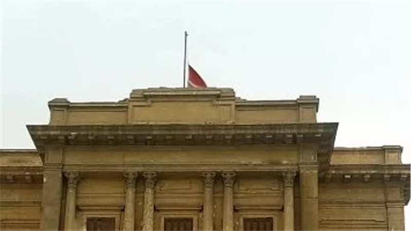 مجلس الشيوخ ينكس أعلامه حداداً على أمير الكويت