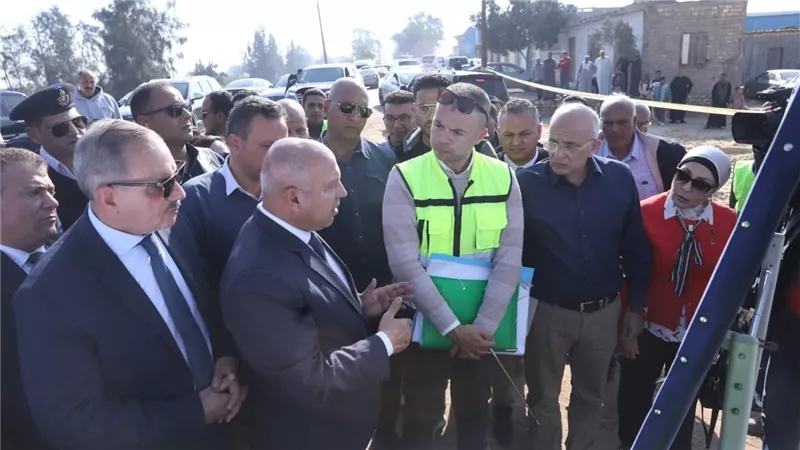 وزير النقل يتفقد مواقع العمل بعدد من مشروعات الطرق والكباري بمحافظتي كفر الشيخ والدقهلية 