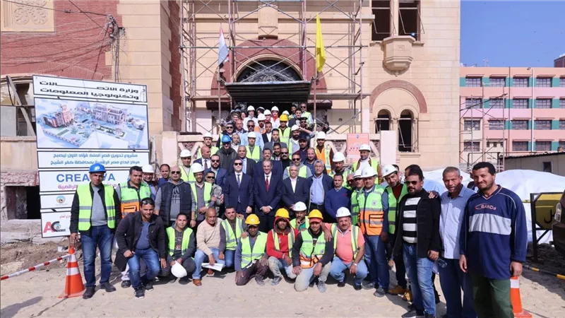 وزير الاتصالات يتفقد أعمال إنشاء مركز إبداع مصر الرقمية 