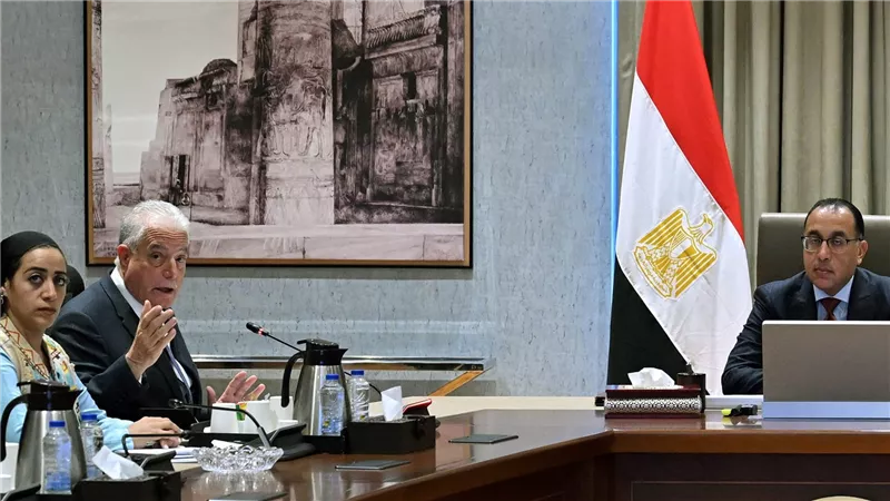 رئيس الوزراء يتابع الموقف التنفيذي لعدد من المشروعات في محافظة 