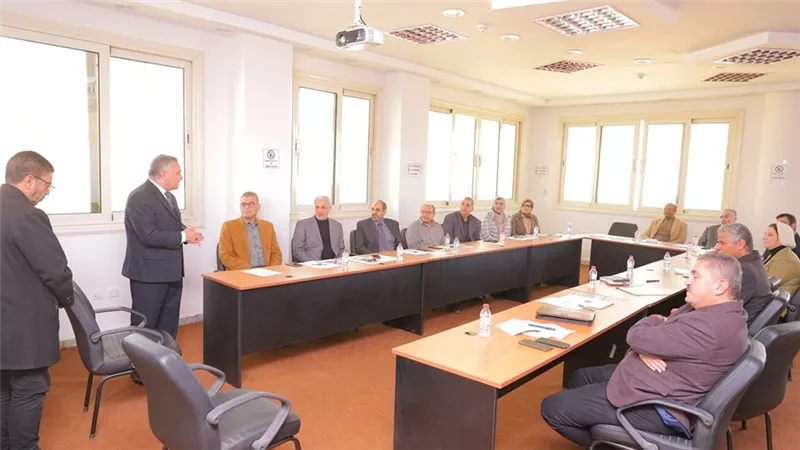 إفتتاح دورة البرنامج التدريبي للترشح لوظيفة عميد كلية بجامعة السويس  