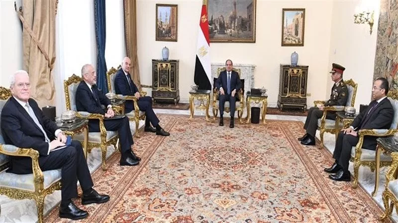 الرئيس السيسي يبحث مع وزير دفاع اليونان تعزيز التعاون العسكري