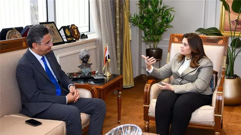 وزيرة الهجرة تستقبل رئيس مجلس إدارة البريد المصري