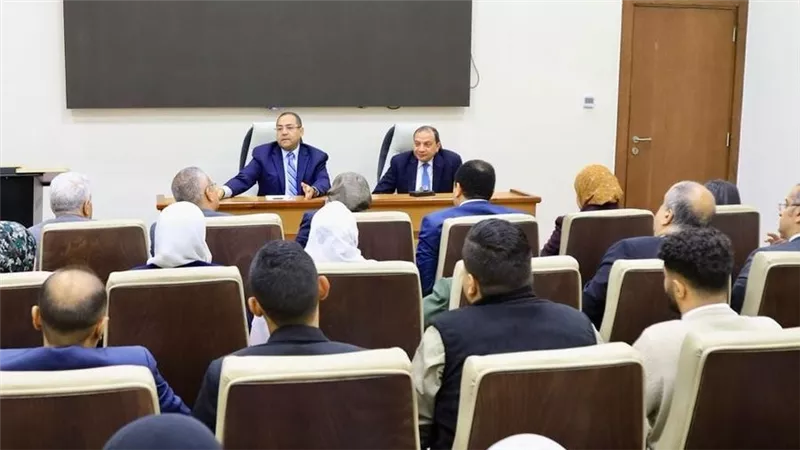 رئيس الجهاز المركزي للتنظيم والإدارة يستقبل رئيس جامعة بني سويف ووفدا طلابي للإطلاع على تجربة الانتقال للعاصمة الإدارية