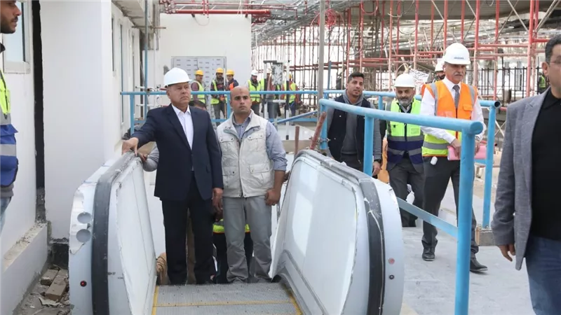  وزير النقل يتفقد مواقع العمل بمشرعي مونوريل شرق  وغرب النيل لمتابعة تنفيذ الخطة الزمنية للإنتهاء من  المشروعين  
