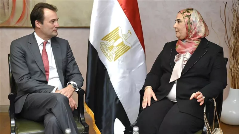 وزيرة التضامن الاجتماعي تستقبل وزير التجارة الخارجية والتعاون الإنمائي الهولندي