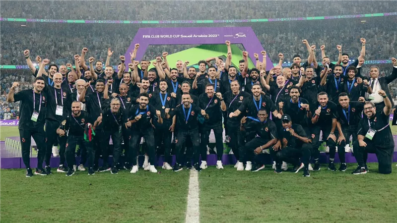 يواصل التحليق على المنصة.. فيفا يحتفل بإنجاز الأهلي في كأس العالم للأندية