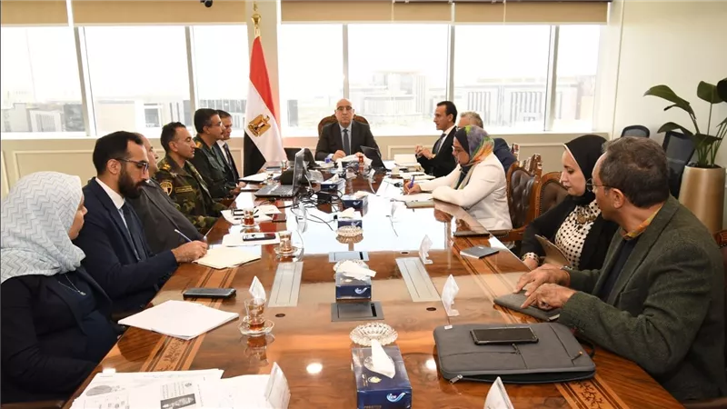 وزير الإسكان يترأس الاجتماع الأول للأمانة الفنية للجنة الوزارية بشأن دراسة تفعيل منظومة العمران والبناء الأخضر