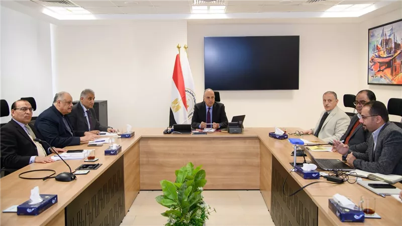 الدكتور سويلم يتابع أعمال ودراسات حماية وتطوير بحيرة المنزلة