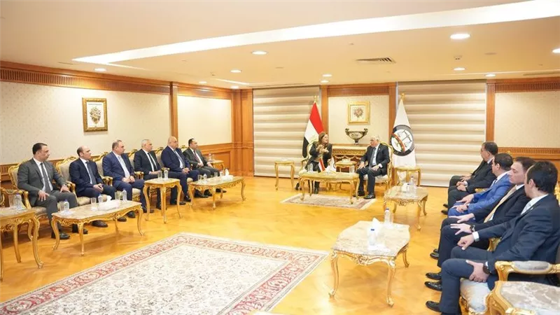 وزيرة التخطيط والنائب العام يوقعان بروتوكول لتشغيل 20 مركز متنقل لتقديم خدمات النيابة العامة