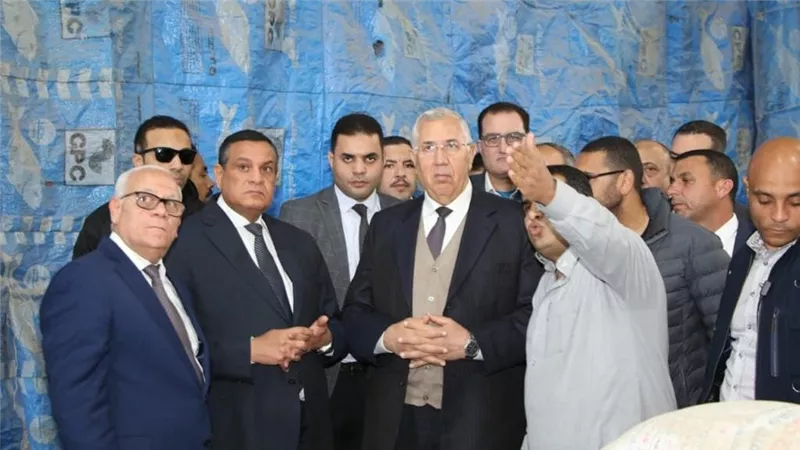 وزيرا التنمية المحلية و الزراعة ومحافظ بورسعيد يتفقدون محطة تسمين الماشية و المجزر الآلي 