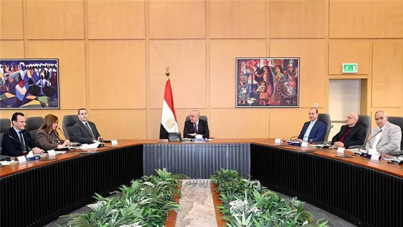وزير الإسكان يتابع موقف تنفيذ وحدات المبادرة الرئاسية 