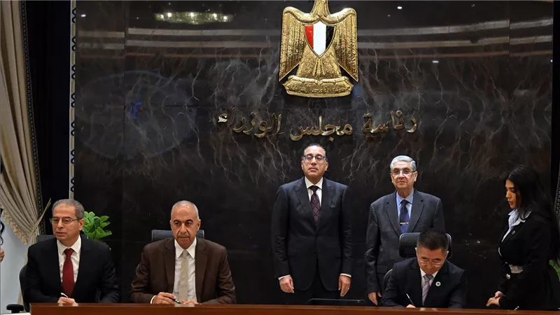 توقيع مذكرة تفاهم لبدء الدراسات والقياسات التمهيدية لتطوير مشروع طاقة شمسية بقدرة 10 جيجاوات 