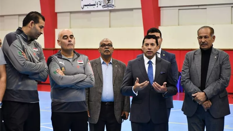 وزير الرياضة للاعبي المنتخب : نثق فى قدراتكم على تحقيق البطولة الافريقية وتحقيق مركز متميز بالاولمبياد 